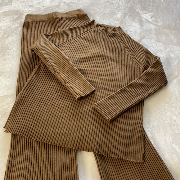 NWOT 2 piece set pants and sweater - Picture 2 of 2